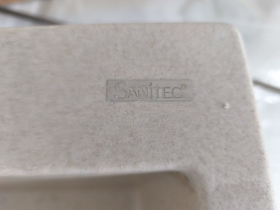 Мивка Sanitec със смесител Пирамис