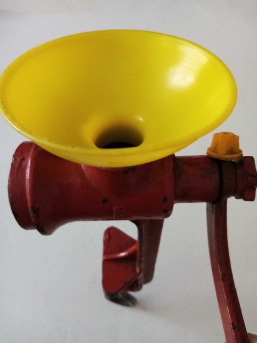 Ретро мелничка за чер пипер, мелничка за орехи и ядки.