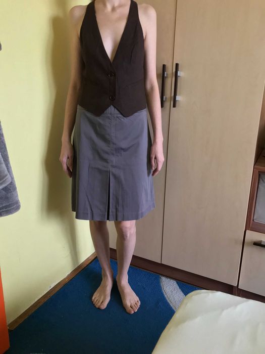vesta cu decupaj la spate