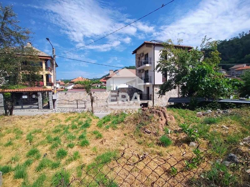 Парцел с къща в старинната част на Златоград
