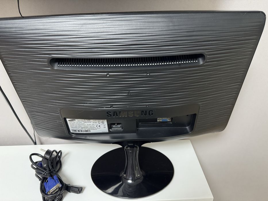 Монитор Samsung B2030N