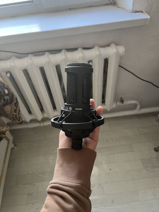 Продаю Микрофон AT2020