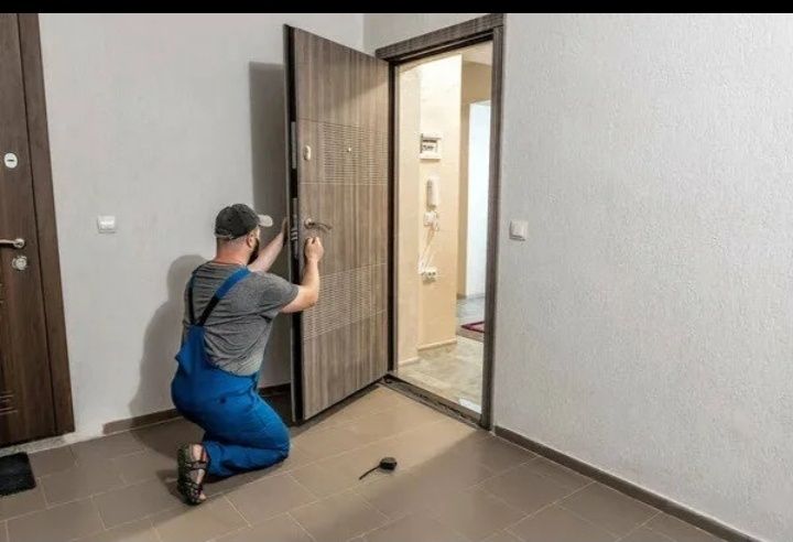 Установка Металлический двери
