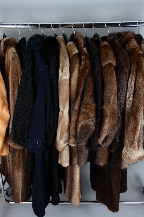 FASCINATIA ELEGANTEI ! Haina de blana clasa lux.