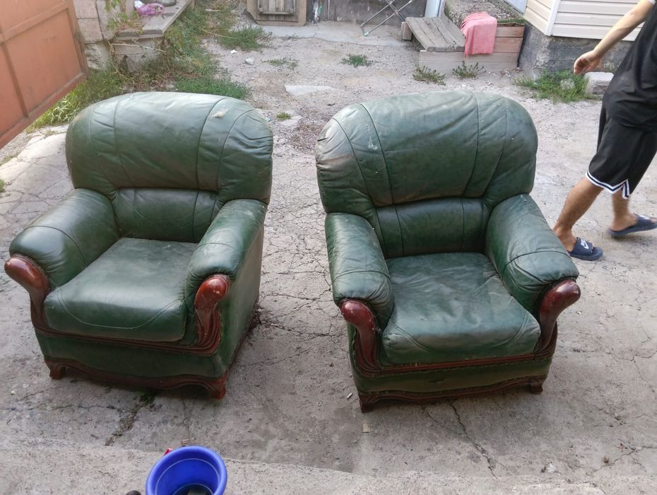 Продам диван и 2 кресла