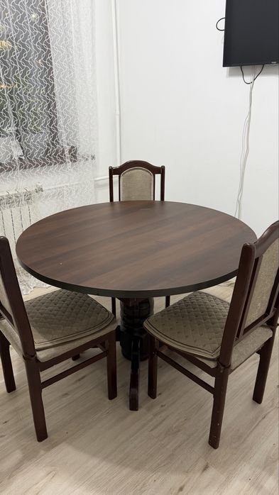 Стол с 6 стульями