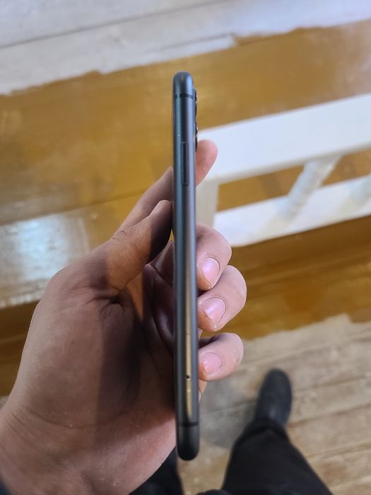 Iphone 11 64 84akb