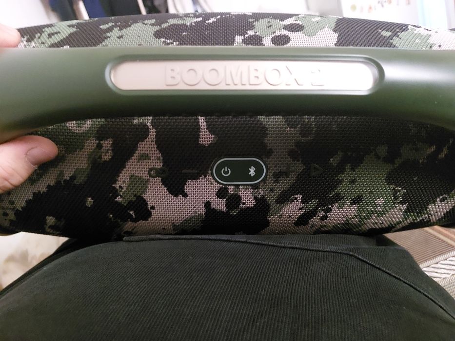 Продаю jbl boombox 2