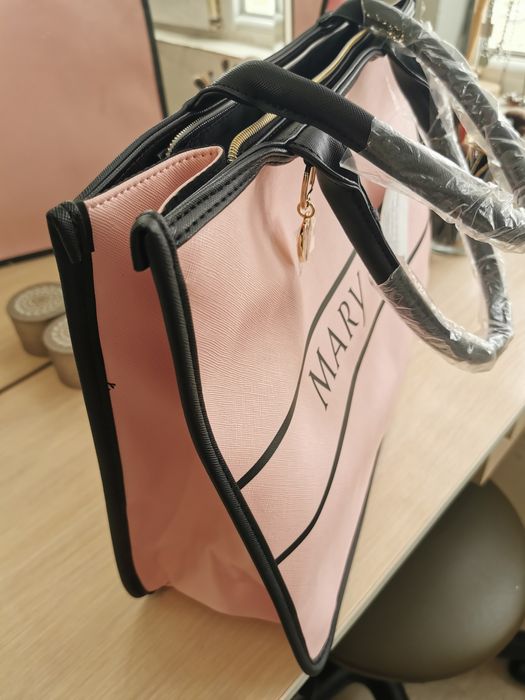 Сумка розовая Мери К