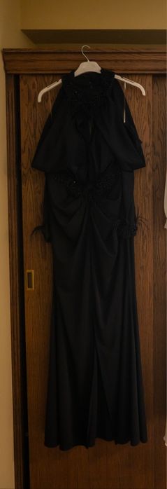 Rochie neagră de ocazie