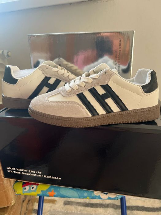 Детский  и взрослый  кроссовки