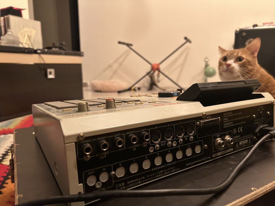 Sampler/Drum machine AKAI MPC 2000XL