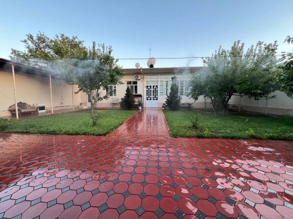 Уйимни сотаман срочна 3 оила яшайдиган ховли