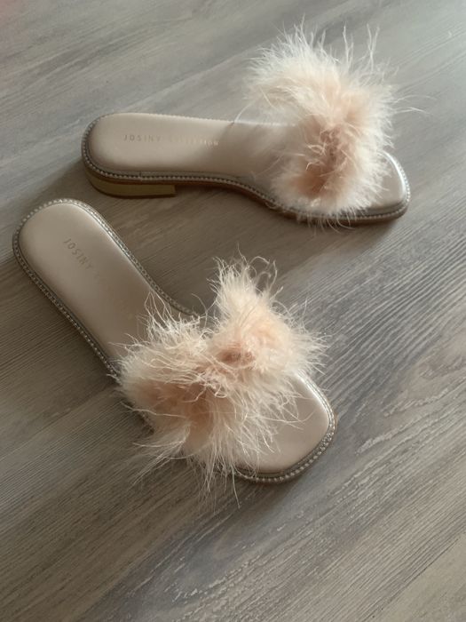 Босоножки геоиевые с перьями