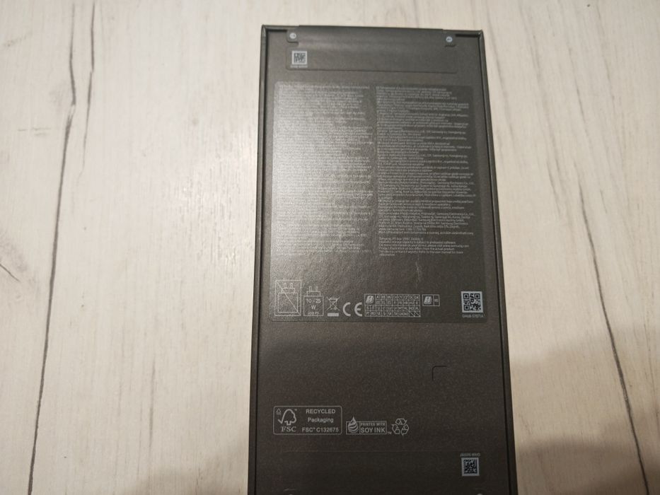 Samsung Galaxy Z Flip 8 256 GB Чисто Нов 24 м Гаранция