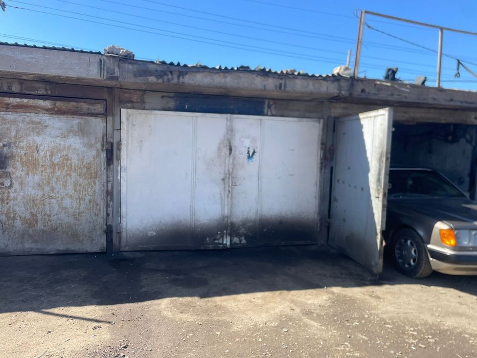 Продам 2 гаража.