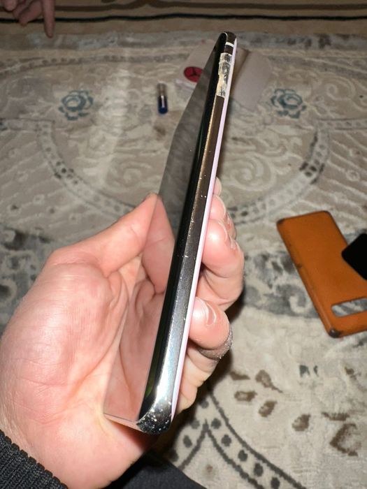 Samsung s10 ұсталған телефон