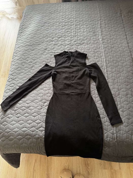 Черна рокля по тялото