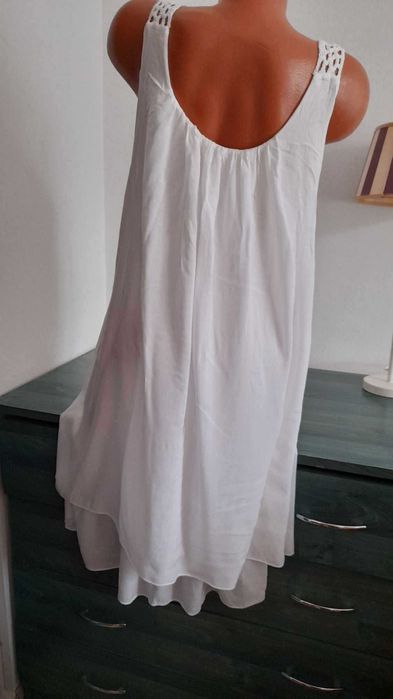 1. Rochii din material fin – stil boho-lejer, perfecte pentru vară.