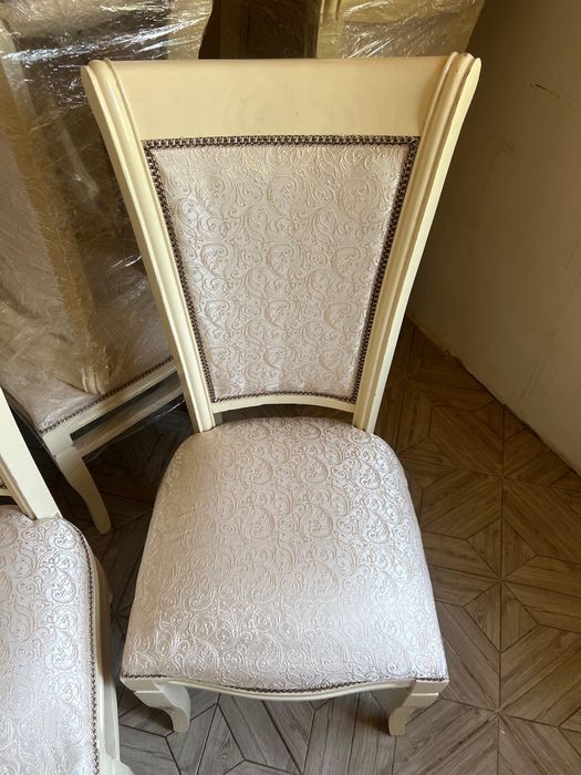 Стулья по 10000 тг