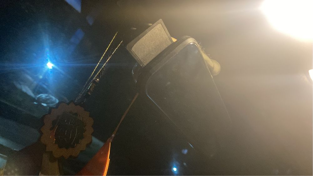 продам видеорегистратор на зеркало