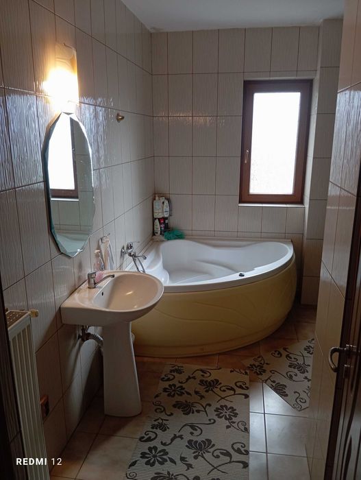 Casă familială cu 4 dormitoare, 150 mp, teren de 1800 mp Paleu