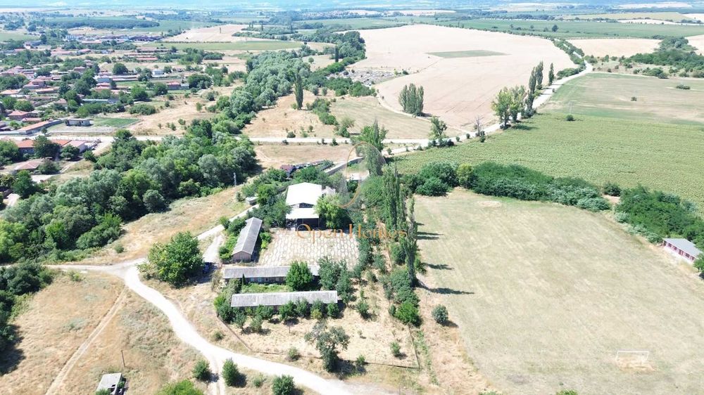 Бунгала, метална конструкция и 6дка УПИ в Златовръх