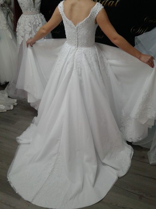 Ocazie!!! Rochie de mireasa superba M/L, de vânzare sau închiriat