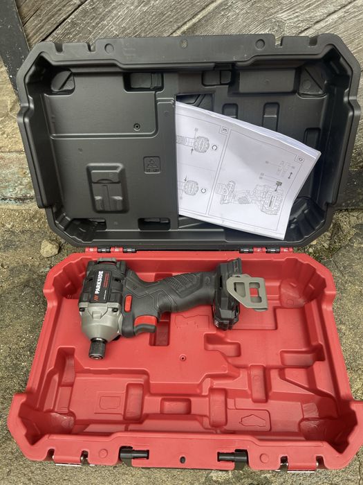 Черен акумулаторен гайковерт/импакт Parkside