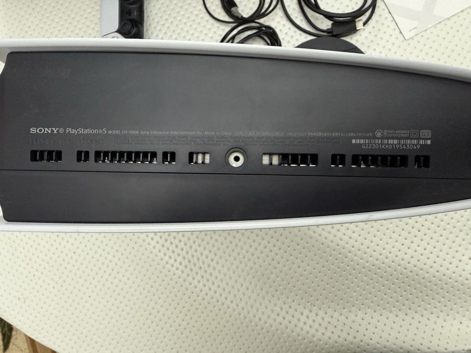 Продам Playstation 5 без дисковода с играми