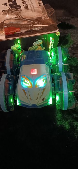 Амфибийна кола с дистанционно управление с LED светлина