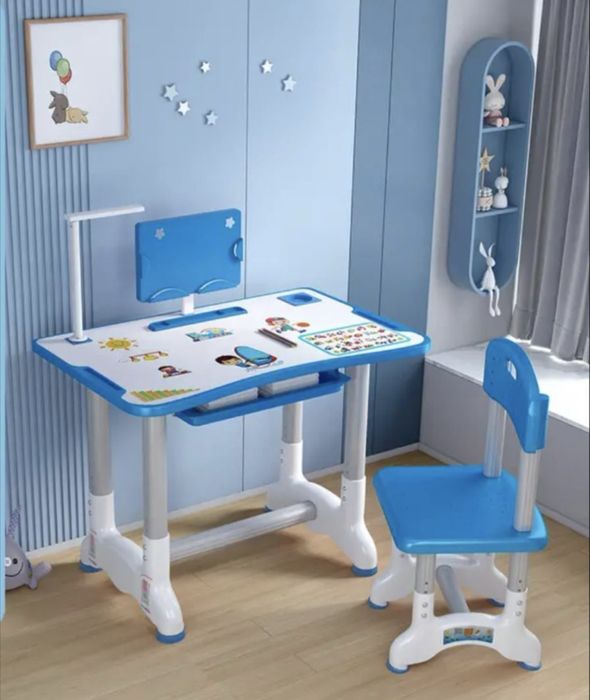 Детская парта, стол со светилником