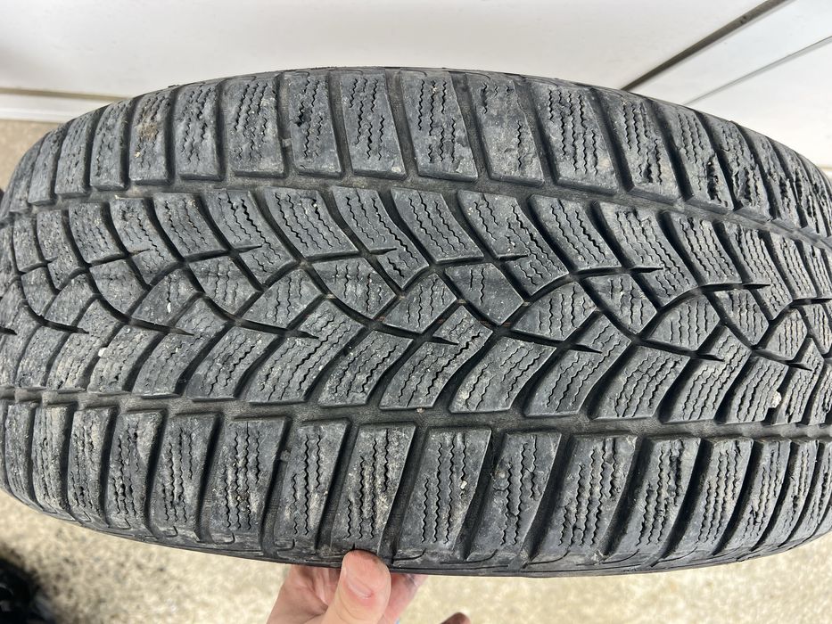 Зимни гуми Goodyear 225 45 18 в добро състояние