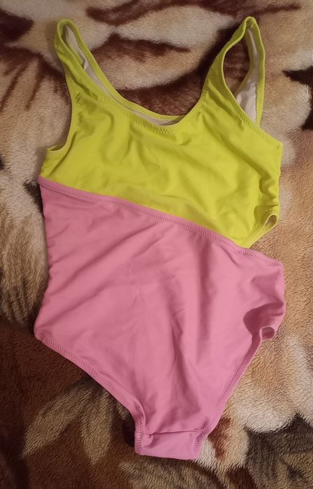 Купальник для девочки.