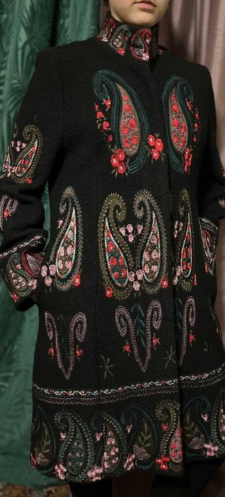 Palton brodat Desigual