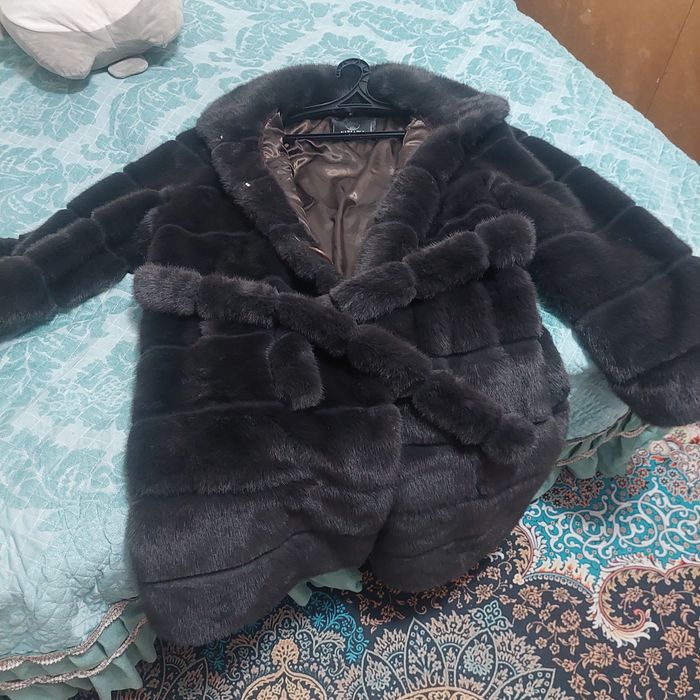 Продам эко шуба в люкс качестве.