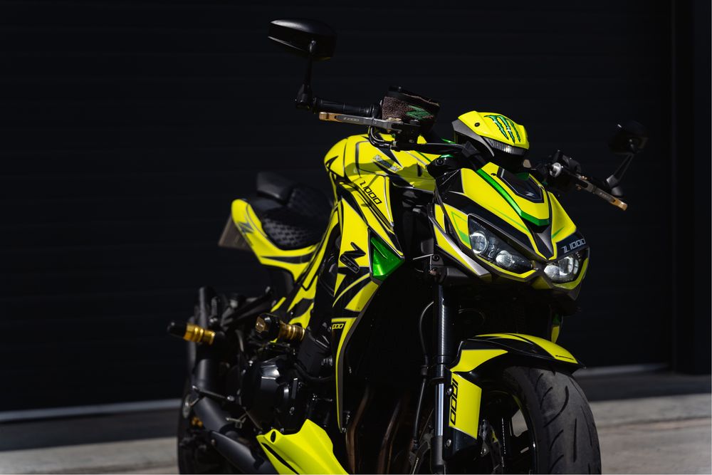 Moto KAWASAKI z1000