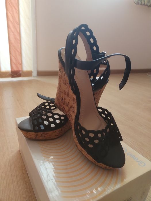 Два модела дамски сандалети