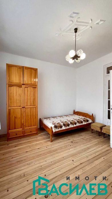 Дава се под наем Тристаен апартамент в София, Център - 88 кв.м за 698.19 € - Снимка #1