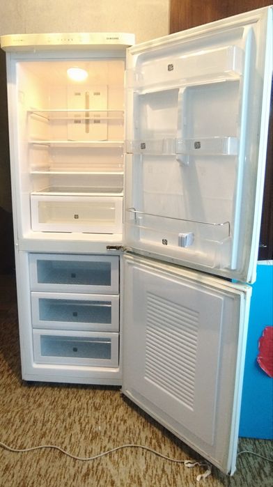 Хладилник с долен фризер SAMSUNG САМСУНГ RL33SBSW (гр.Търговище)
