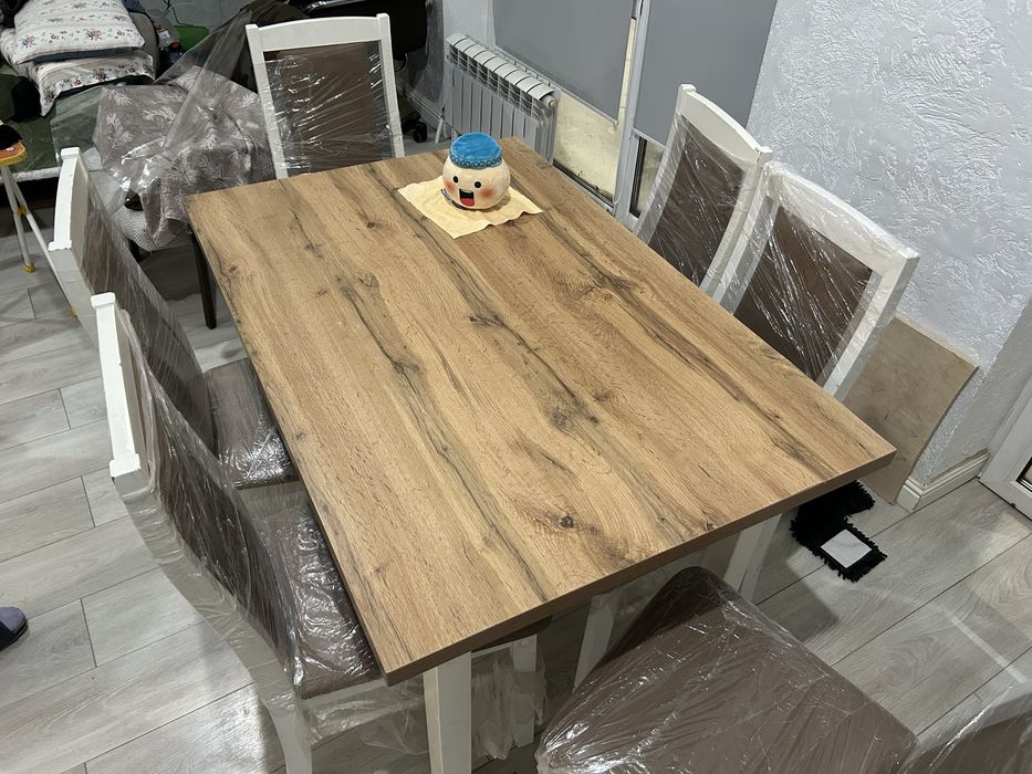 Стол со стульями