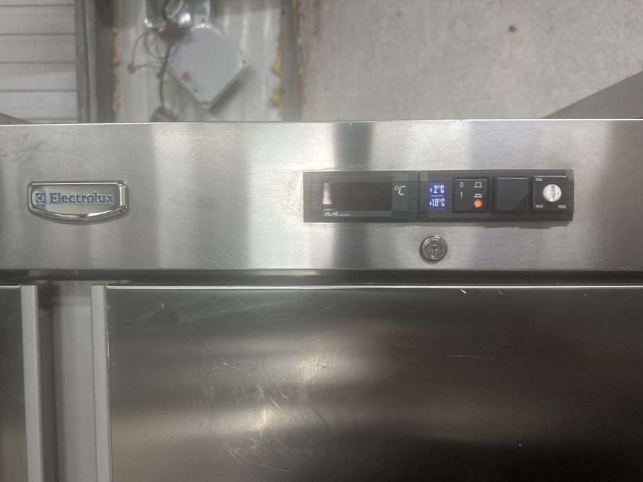 Професионален хладилник/ хладилен шкаф