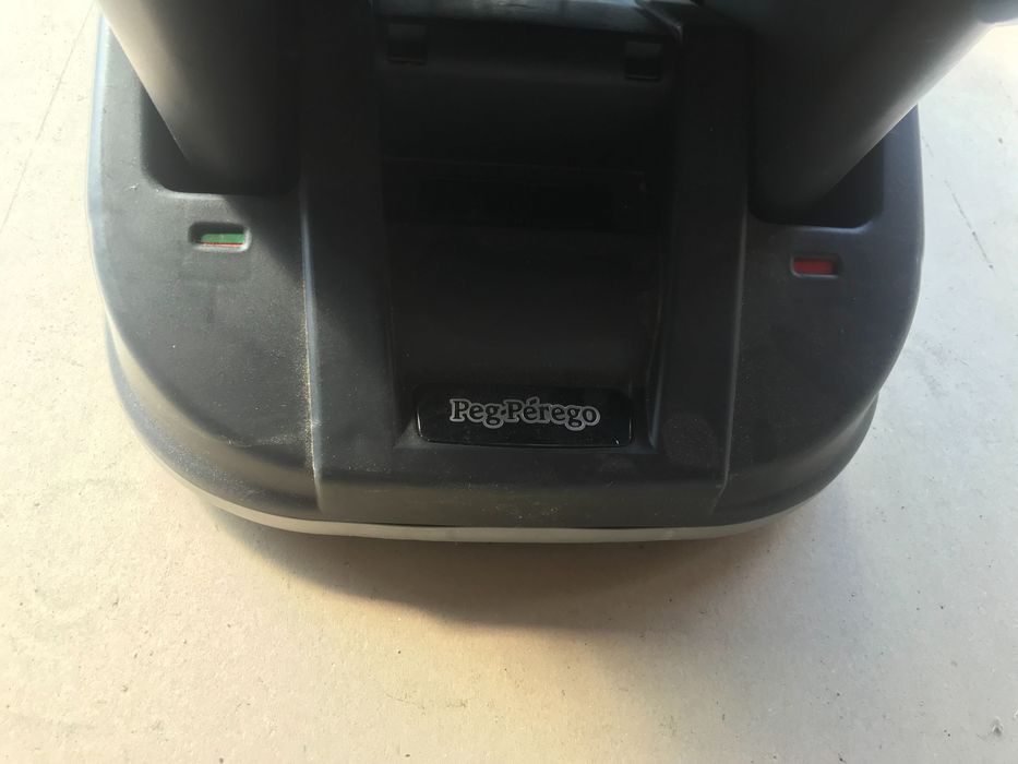 Vând Scaun auto +scoica cu isofix Chicco Unico Plus