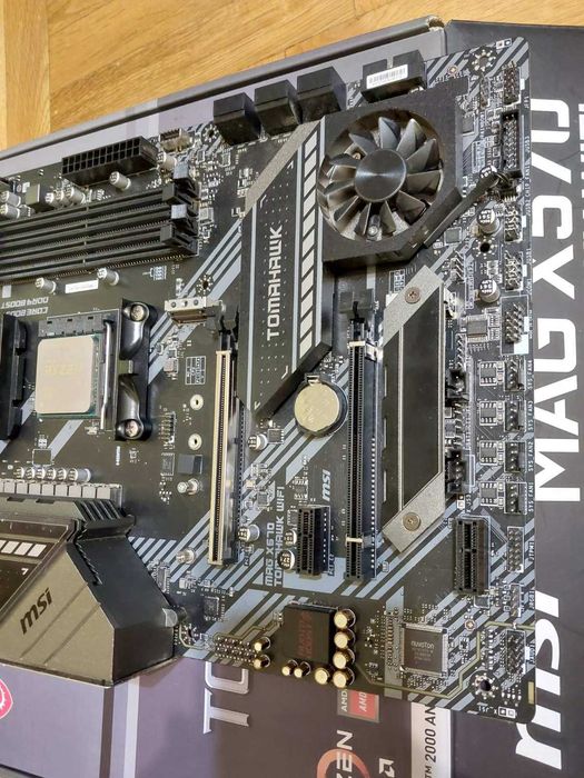 MSI X570 Tomahawk Wi-Fi