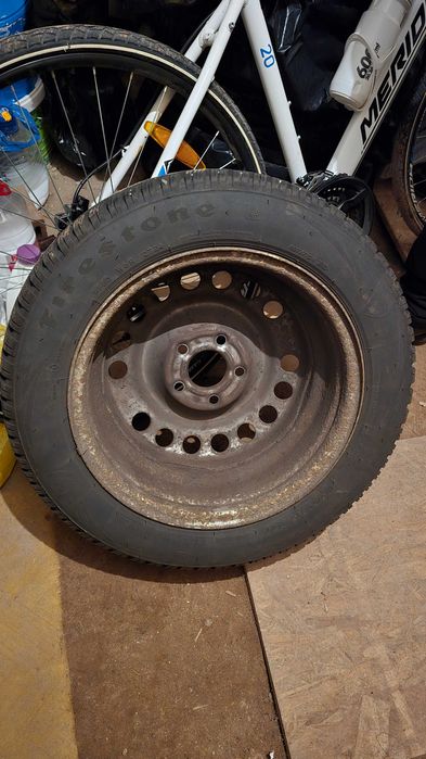 Vand 4 anvelope de iarna Firestone 185/60 R15 + genti de tabla