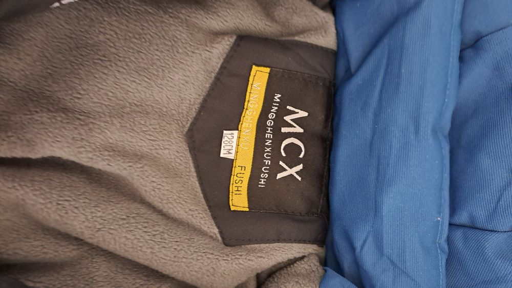 Продам куртку мальчиковую