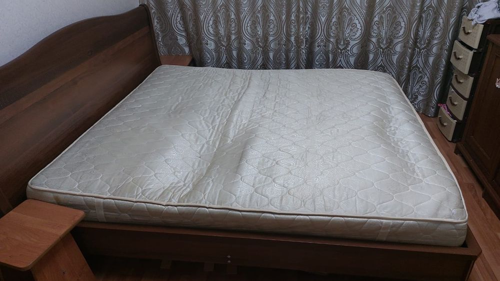 Продам двух спальную кровать 150*200