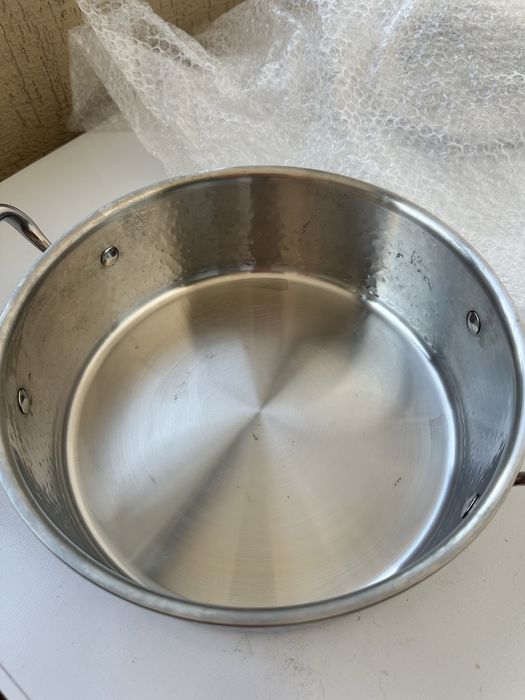 Продам посуду новую , кастрюля