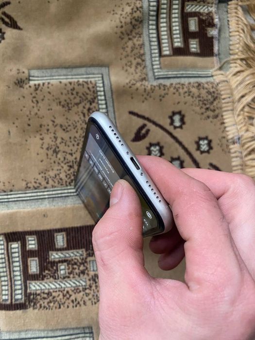 Продам айфон 11 на 128гб