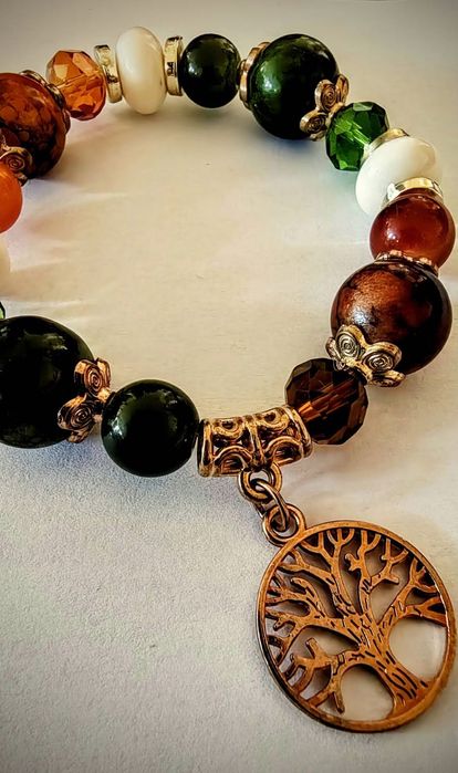 Гривни от естествени камъни и кристали